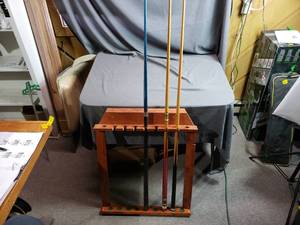 Pool Cue Rack, 2 Cues and Bridge