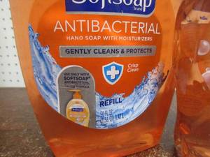 lot 28 image: Softsoap Antibacterial