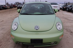 lot 14 image: 2000 Volkswagen New Beetle GLS
