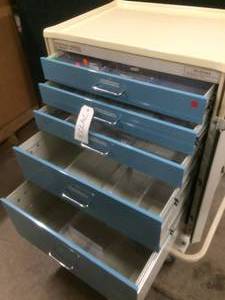 MSRP $1800 ARMSTRONG HEAVY DUTY A-SMART MEDICAL SUPPLY MEDICATION CRASH CART 5 DRAWER WITH TONS OF ORGANIZING SORTING DIVIDERS INSIDE THE DRAWERS - BUILT TO LAST A LIFETIME GREAT CONDITION&nbsp