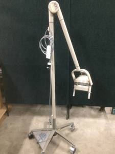 lot 36 image: Stryker Adel 2112 Medical Exam Light