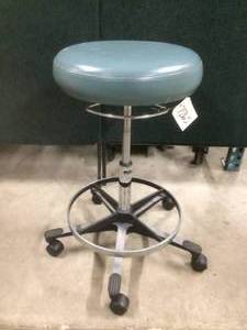 lot 40 image: Pneumatic Exam Room Stool - Great Condition