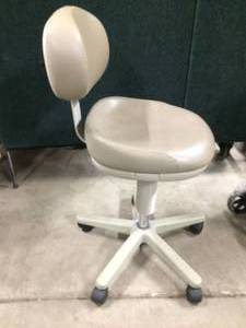 lot 80 image: Super Nice Hydraulic Lift Dental Chair - Excellent Condition