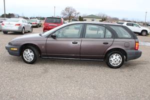lot 20 image: 1999 Saturn S-Series SW1