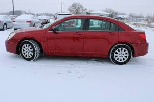 lot 21 image: 2008 Chrysler Sebring LX