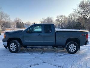 lot 2 image: 2012 GMC Sierra 2500 SLT - LOADED DURAMAX DIESEL - 2 OWNERS - 4WD