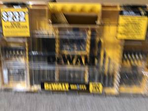 lot 3 image: DEWALT MAXFIT Steel Drill and Driving Bit Set (160-Piece) Customer Returns See Pictures