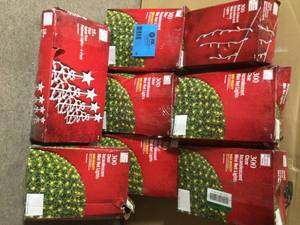 lot 28 image: LOT OF CLEAR MINI NET LIGHTS Customer Returns See Pictures