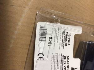 lot 29 image: 12-Volt DC Charger for 1201 Battery Pack Customer Returns See Pictures