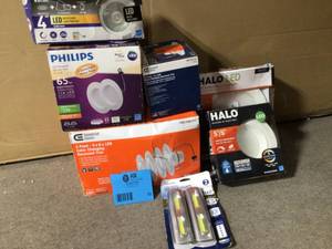 lot 52 image: MIX LOT OF LED LIGHTS Customer Returns See Pictures