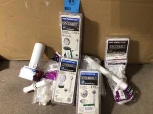 lot 62 image: MIX LOT OF EVERBILT 40 PVC CLOSE BATH DRAIN Customer Returns See Pictures