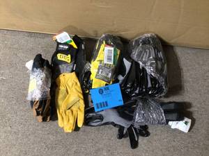 lot 70 image: MIX LOT OF WORK GLOVES Customer Returns See Pictures