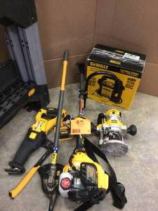 lot 82 image: MIX LOT OF DEWALT TOOLS PLEASE SEE PLEASE  DAMAGE TOOL