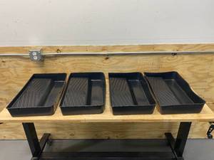 lot 66 image: LINZER Lot of 4-  18 Plastic Paint Trays