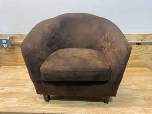 lot 32 image: ToddlerKid Lounge Chair