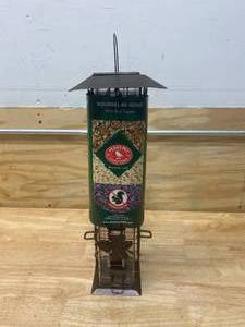 lot 29 image: PERKY-PET Wild Bird 2 lb MetalPlastic Bird Feeder 6 ports