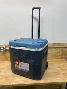 lot 37 image: IGLOO Quantum MaxCold 52 Quart Roller Cooler