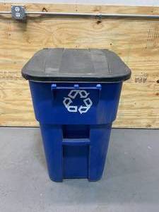 lot 96 image: RUBBERMAID COMMERCIAL PRODUCTS Recycling Container