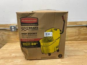 lot 108 image: RUBBERMAID COMMERCIAL Wavebrake Contractor Mop Bucket With Wringer