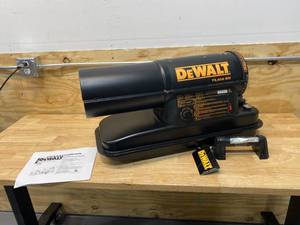 lot 5 image: DEWALT DXH75KT Kerosene Heater (factory reconditioned)