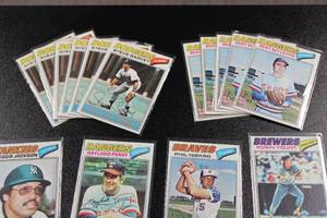 1977 Topps Baseball Card Star & Common Lot  25 Cards