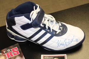 Minnesota Gophers Toronto Raptors Kris Humpries Autograph Collection