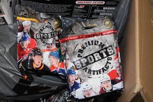 Import Dragon 2.5 Inch NHL Figure Resale Lot  105 Figures