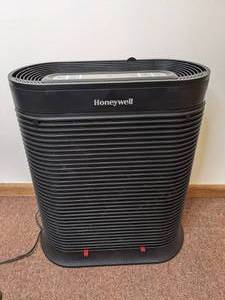 lot 343 image: Black Honeywell Air Filter