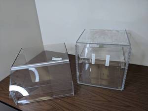 lot 344 image: Lot of 2 Acrylic Baked Goods Restaurant Display Cases