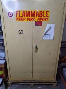 lot 367 image: Metal Flammables Storage Cabinet