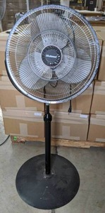 lot 218 image: Lakewood Pedestal Fan