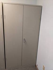 lot 281 image: Tall Metal Cabinet with Key