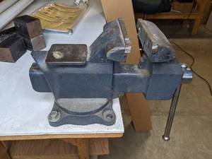 lot 124 image: Craftsman Multi-Purpose Bench Vise