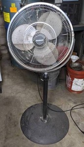 lot 48 image: Lakewood 3-Speed Pedestal Fan