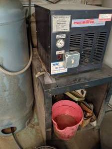 lot 280 image: PNEUMATECH Air Dryer