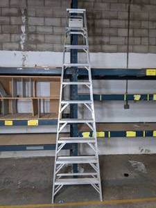 lot 690 image: Cuprum 10ft Ladder