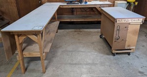 lot 28 image: Large 3- Piece Work Desk