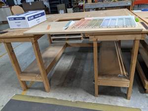 lot 652 image: Large Wooden Workbench
