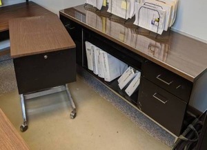 lot 673 image: Tub File & Credenza w Glass Top