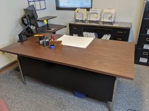 lot 661 image: Black Desk with Drawers