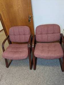 lot 665 image: Set of (2) Office Arm Chairs