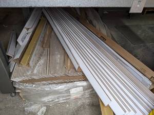 lot 443 image: ULINE Protective Pallet Corners