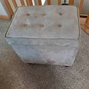 cute little flip top ottoman 181...