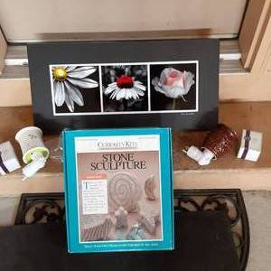 2 Scentsy plug in wax warmers, 2 Sc...