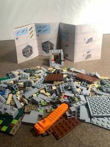 lot 15 image: LEGO Minecraft