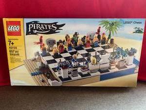 lot 25 image: LEGO Set A0158 Pirates of the Caribbean Chess