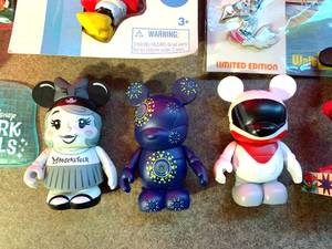 lot 27 image: Disney Collectibles