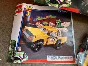 lot 28 image: LEGO Set 7598 Pizza Planet Truck Rescue