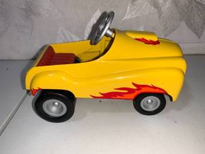 lot 49 image: Hallmark Classics Collectible Kiddie Car Classics