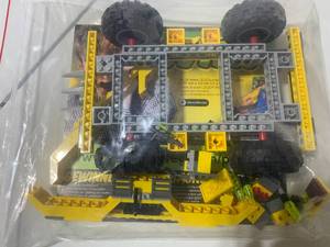lot 51 image: LEGO Set 5885 Dino